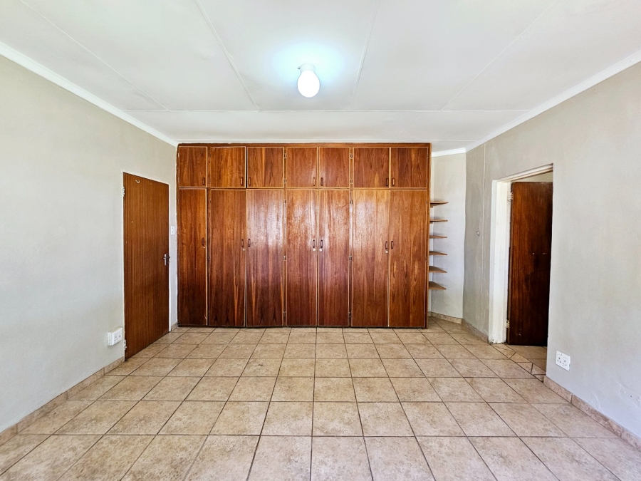 6 Bedroom Property for Sale in Bloemfontein Rural Free State